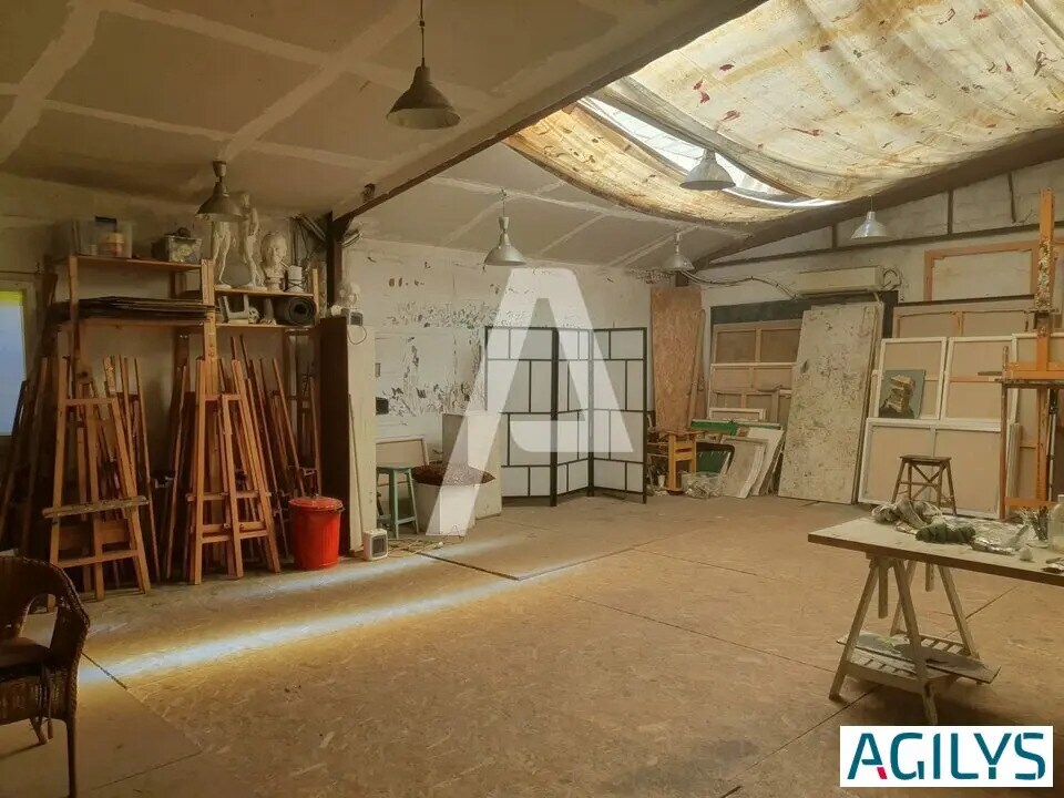 Flex in Ivry-sur-Seine for lease Interior Photo- Image 1 of 10