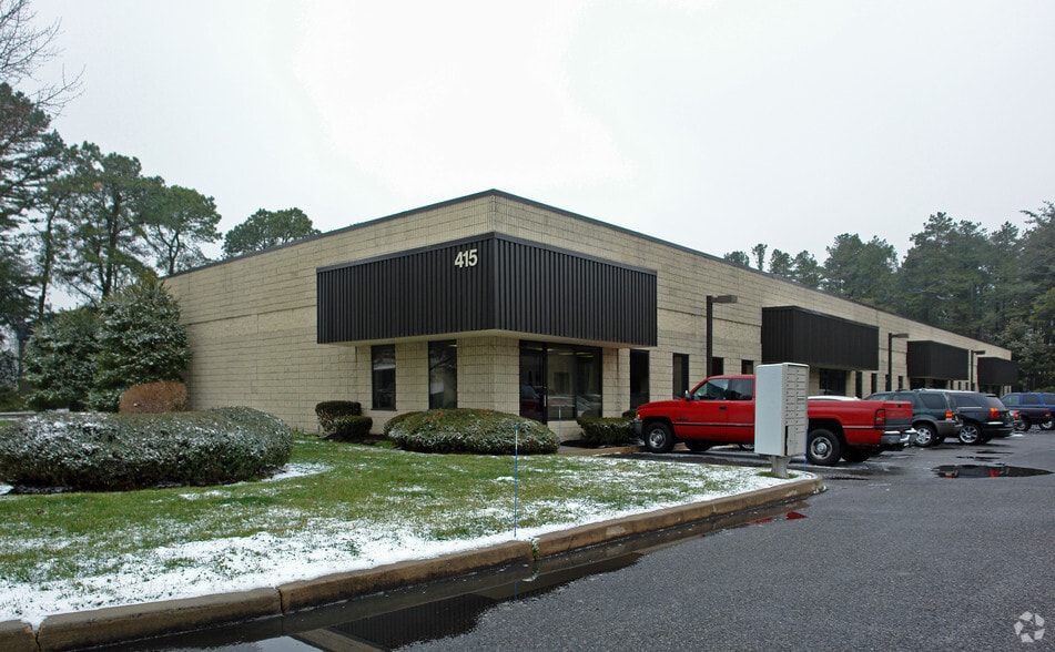 415 Commerce Ln, West Berlin, NJ for lease - Primary Photo - Image 1 of 4