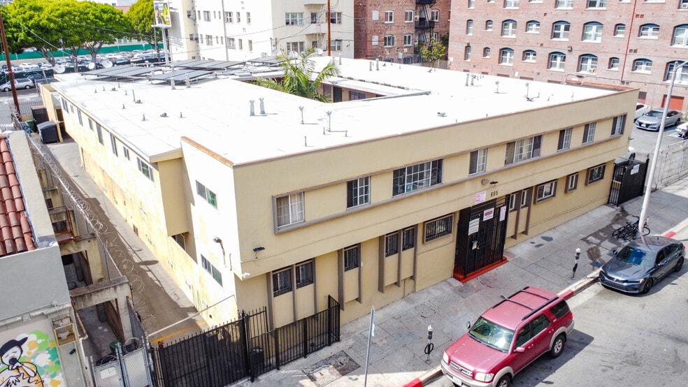 685 S Coronado St, Los Angeles, CA for sale - Building Photo - Image 2 of 24