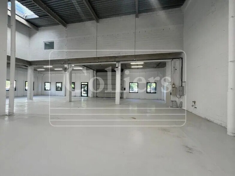 Office in Vitrolles for lease - Interior Photo - Image 3 of 9