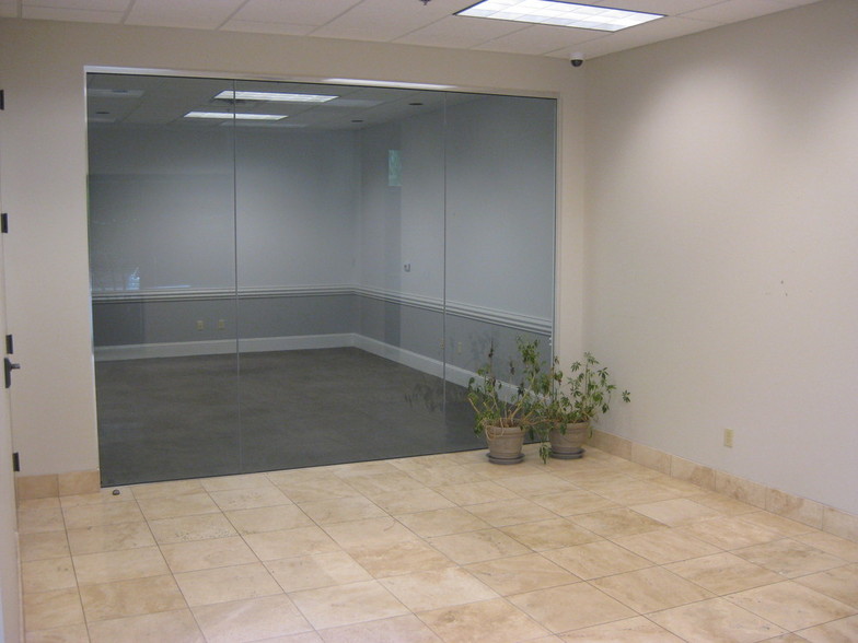 3740 Business Drive, Germantown, TN for lease - Interior Photo - Image 2 of 8