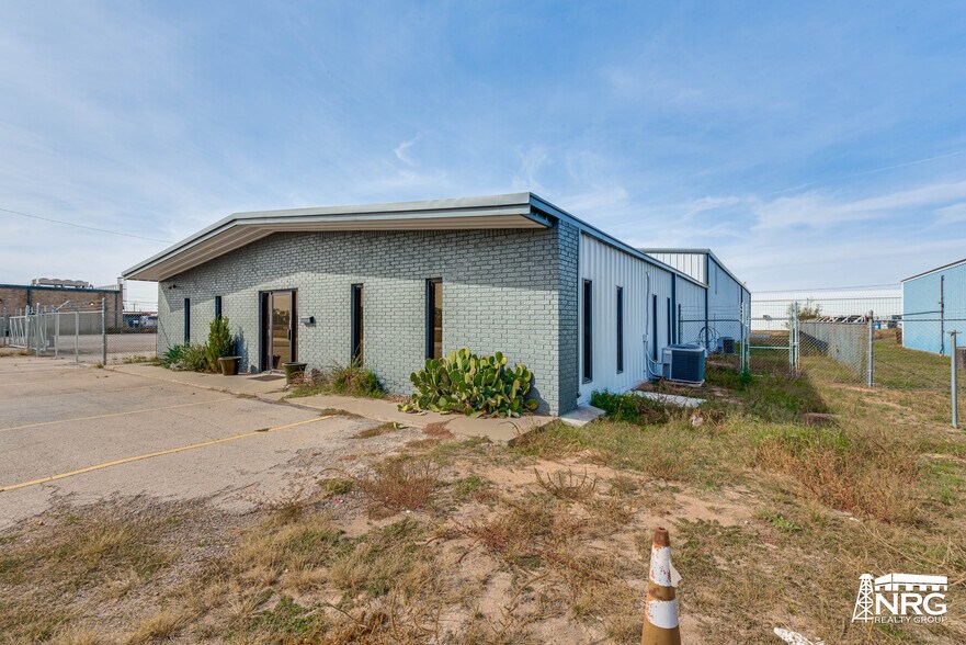 2415 E Highway 80, Midland, TX for lease - Building Photo - Image 2 of 14