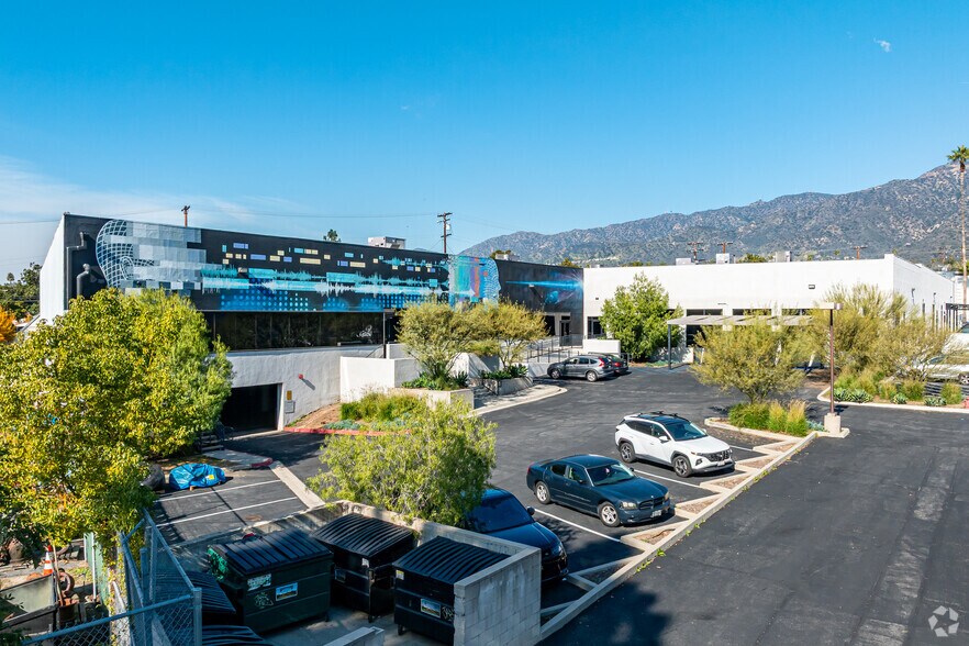 1011 Grandview Ave, Glendale, CA for sale - Primary Photo - Image 1 of 4