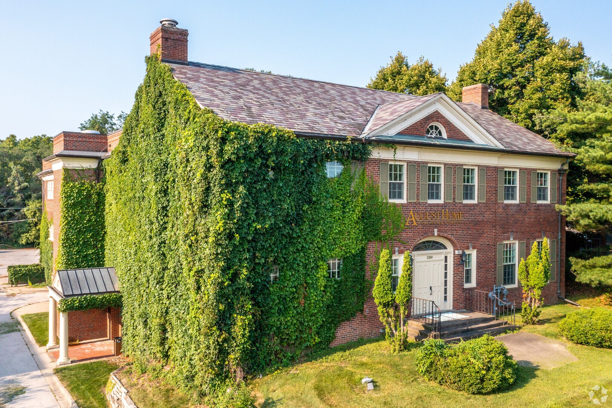 2200 Grand Ave, Des Moines, IA for sale Primary Photo- Image 1 of 12