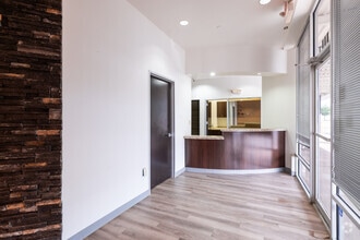 701-731 W Davis St, Houston, TX for lease Lobby- Image 2 of 7