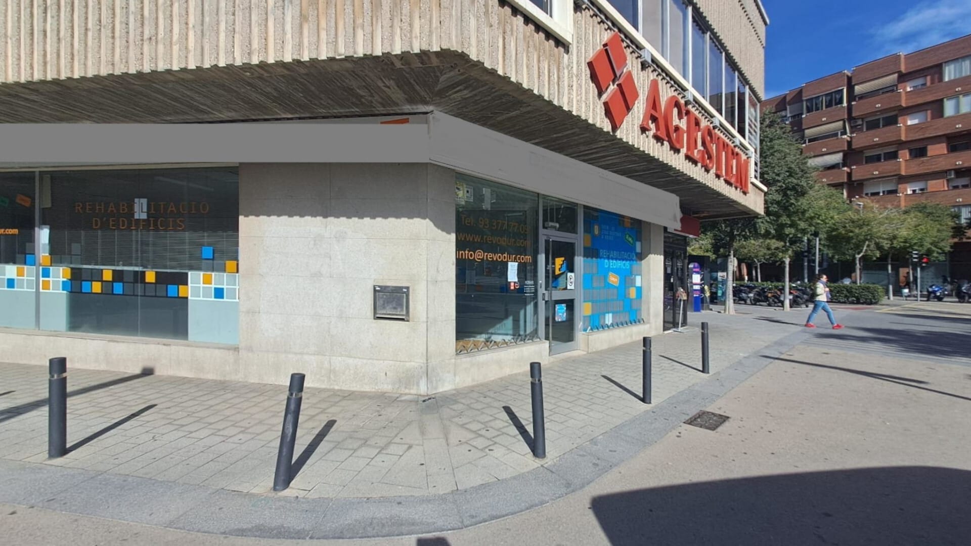 Retail in Cornellà de Llobregat for lease Interior Photo- Image 1 of 10