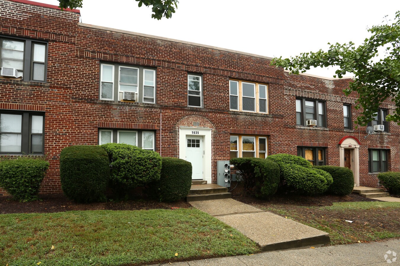 1635 Holbrook St_E (7)_edit