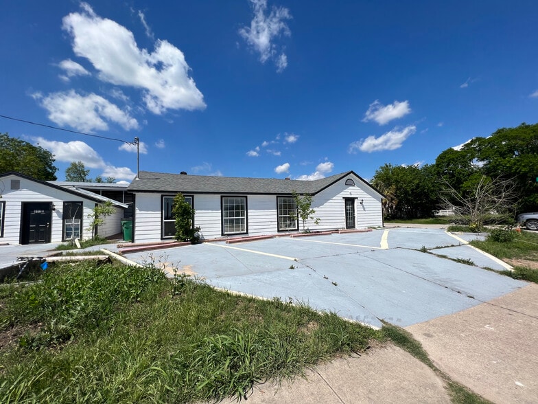804 W 2nd St, Taylor, TX for sale - Primary Photo - Image 2 of 18