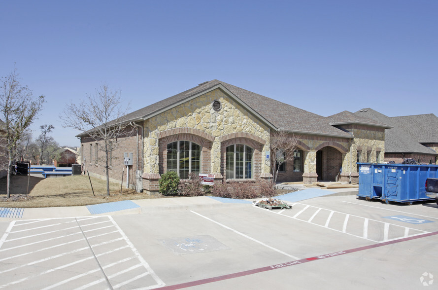 2201 Martin Dr, Bedford, TX for lease - Primary Photo - Image 1 of 20