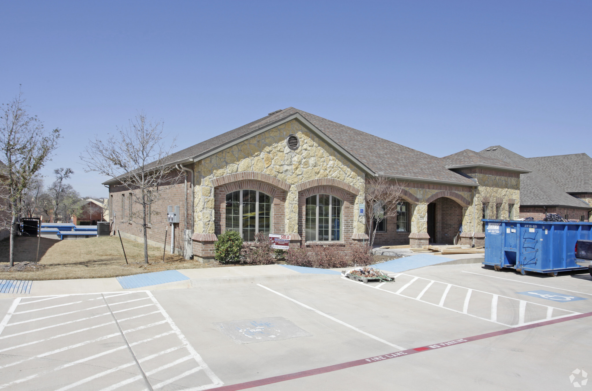 2201 Martin Dr, Bedford, TX for lease Primary Photo- Image 1 of 21