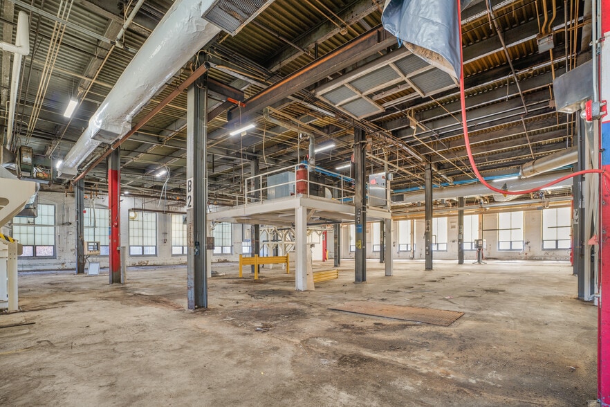 20 Cameron St, Clinton, MA for sale - Interior Photo - Image 3 of 5