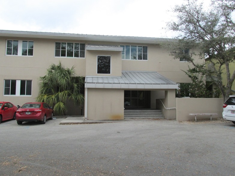 4940 Bayline Dr, North Fort Myers, FL for lease - Building Photo - Image 3 of 63