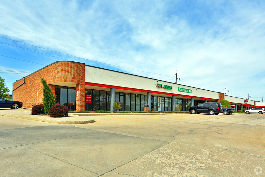 6444 NW Expressway St, Oklahoma City, OK for lease - Building Photo - Image 1 of 4