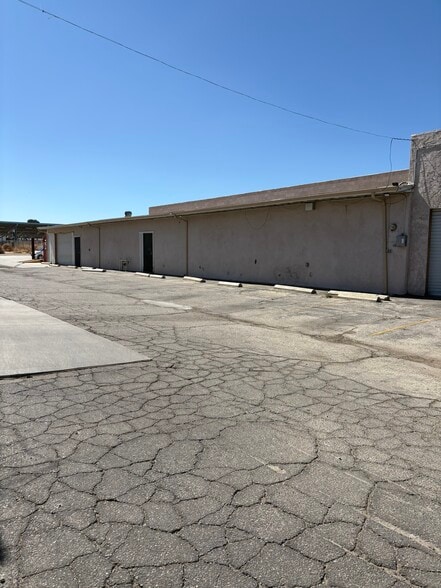 142 E Avenue I, Lancaster, CA for lease - Building Photo - Image 3 of 7