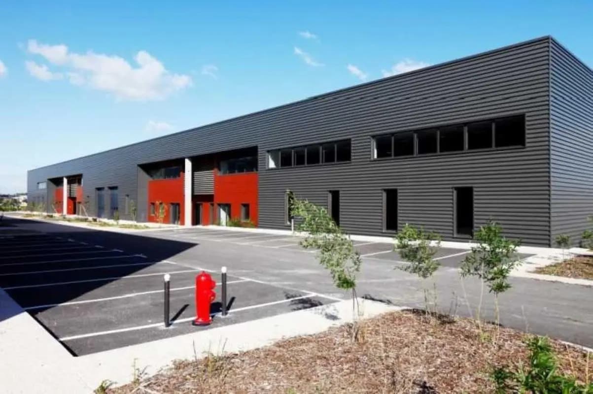 Flex in Gonesse for lease Building Photo- Image 1 of 9