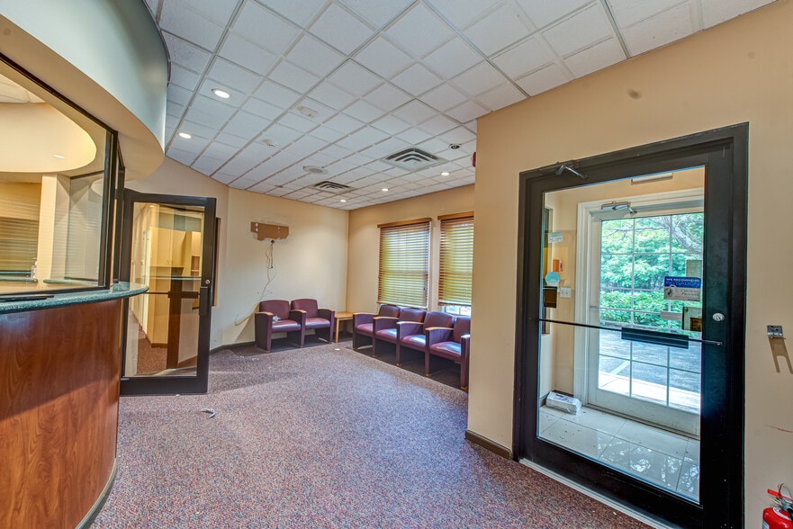 63 Eastport Manor Rd, Eastport, NY for sale - Building Photo - Image 2 of 39