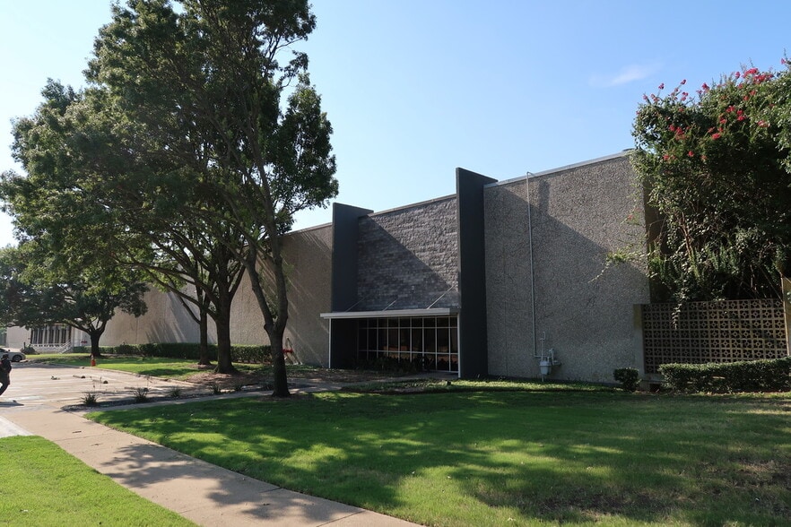 4030 Mint Way, Dallas, TX for sale - Building Photo - Image 1 of 1