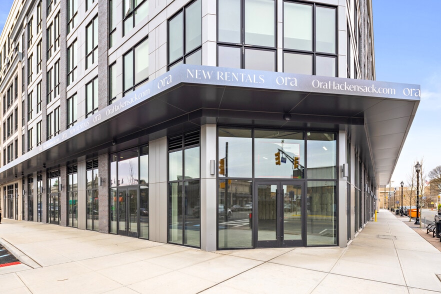 321 Main St, Hackensack, NJ for lease - Building Photo - Image 3 of 12