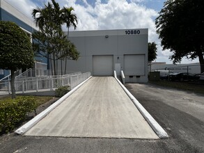 10880 NW 27th St, Miami, FL for lease Building Photo- Image 2 of 10