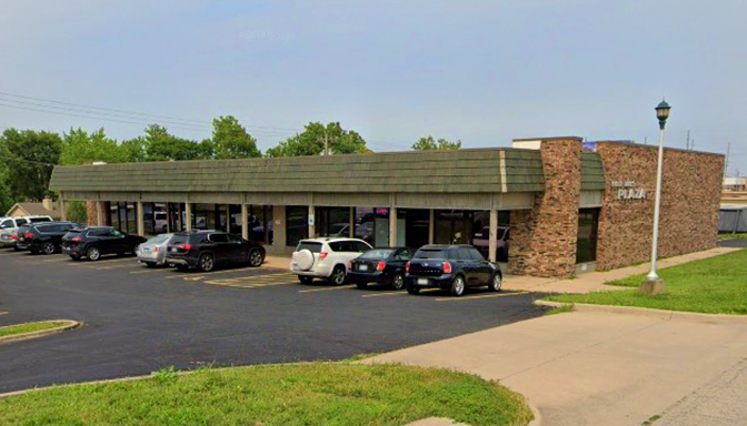 911 SW 37th St, Topeka, KS for lease - Building Photo - Image 1 of 6