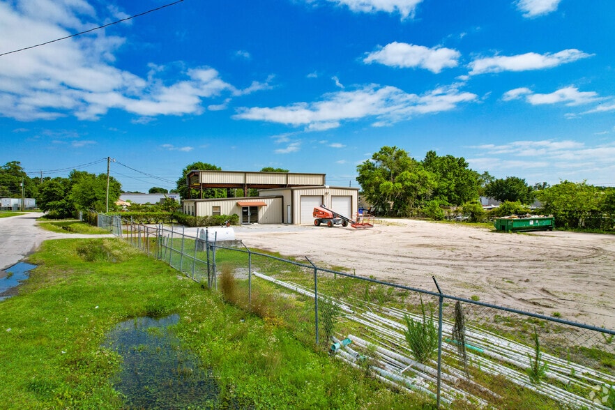 210 Complex Dr, Lakeland, FL for lease - Building Photo - Image 2 of 9
