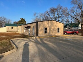 220 Hughes St, Lawrenceburg, TN for lease Building Photo- Image 1 of 19