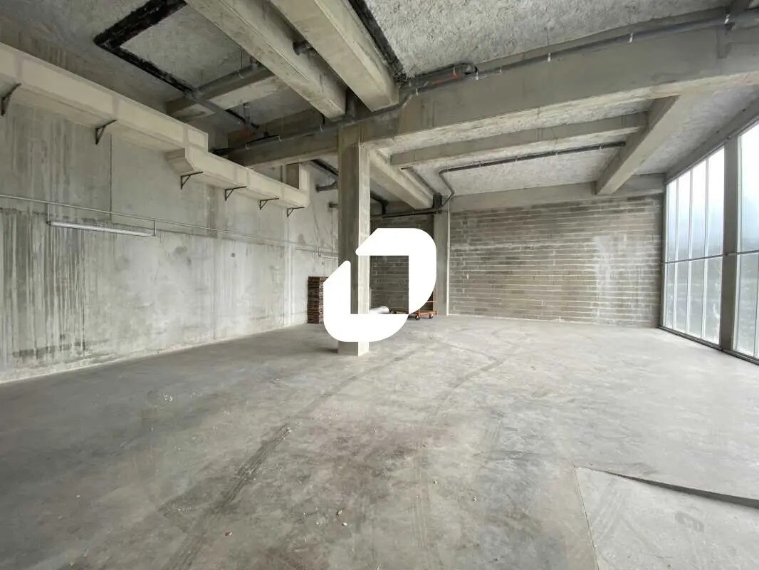 Flex in Bordeaux for lease Interior Photo- Image 1 of 6