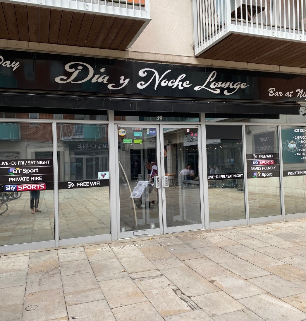 39 The Oaks Sq, Epsom for sale Primary Photo- Image 1 of 1