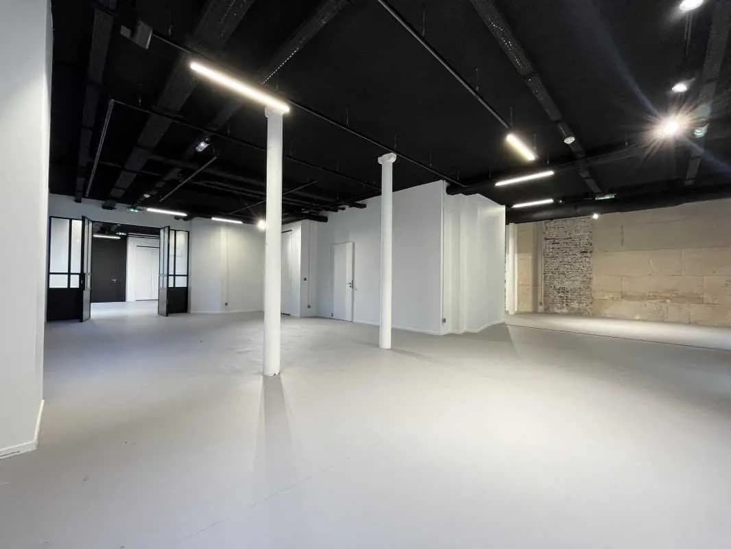 Office in Paris for lease Interior Photo- Image 1 of 9