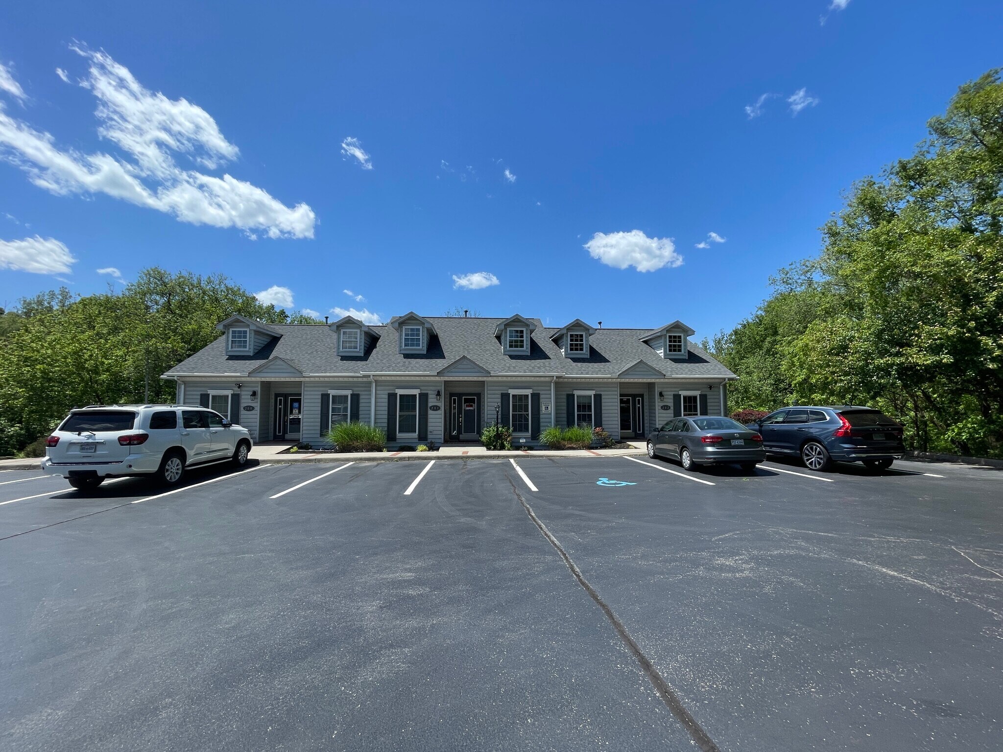 1215 Corporate Cir, Roanoke, VA for sale Building Photo- Image 1 of 1
