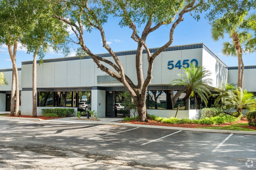 5440 NW 33rd Ave, Fort Lauderdale, FL for lease - Interior Photo - Image 1 of 8