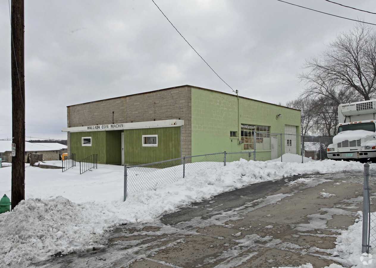 915 Lime Kiln Rd, Green Bay, WI 54302