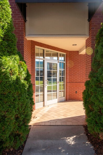 19720 Jetton Rd, Cornelius, NC for lease - Building Photo - Image 2 of 25