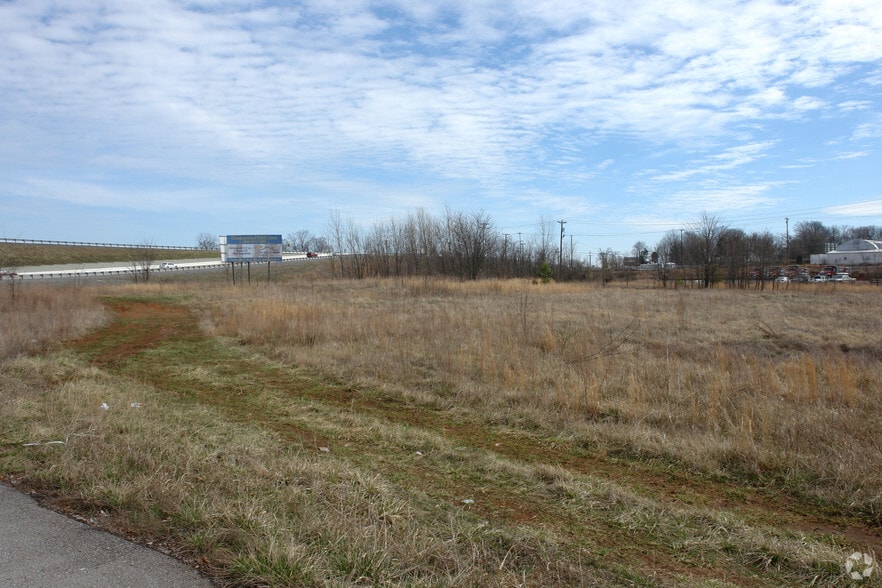 2285 Wilma Rudolph Blvd, Clarksville, TN for sale - Building Photo - Image 3 of 25