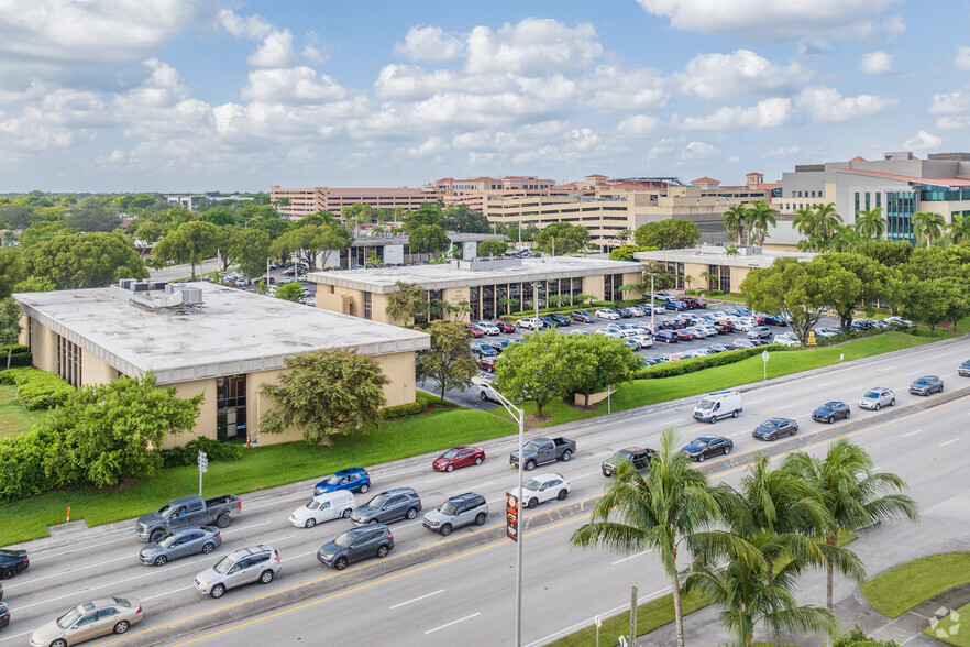 8700 N Kendall Dr, Miami, FL for lease - Building Photo - Image 1 of 10