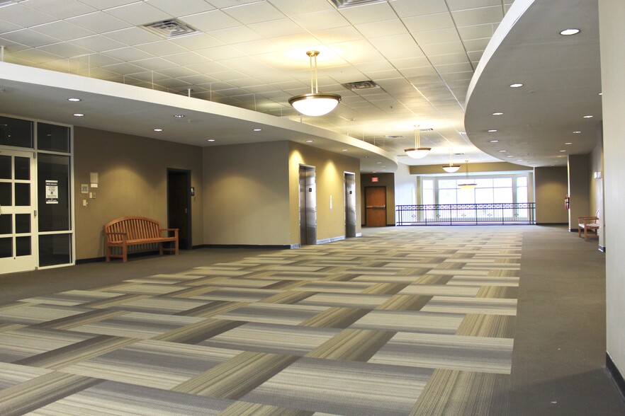 5600 Brainerd Rd, Chattanooga, TN for lease - Interior Photo - Image 2 of 6