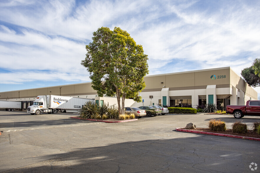 2252-2258 W Winton Ave, Hayward, CA for lease - Primary Photo - Image 1 of 4