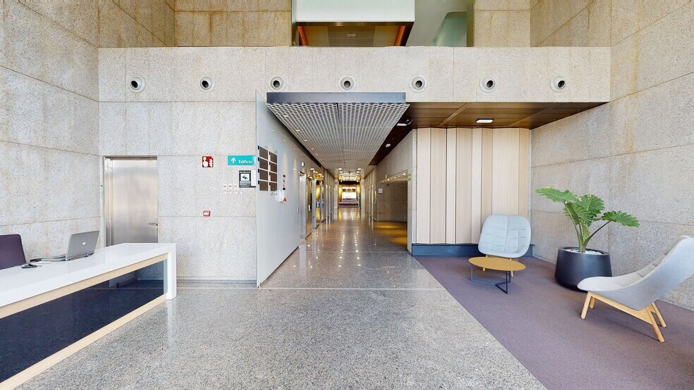 Calle Vía de los Poblados, 1 - 3, Madrid, Madrid for lease - Matterport 3D Scan - Image 3 of 25