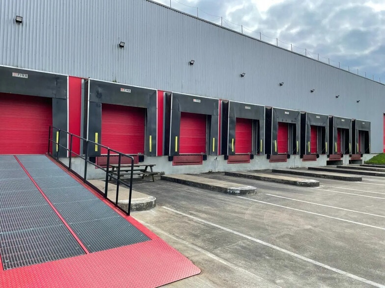 Flex in Orvault for lease - Building Photo - Image 1 of 12