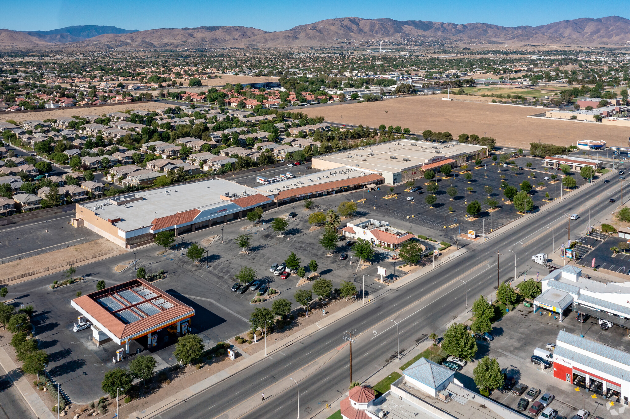 2616 E Palmdale Blvd, Palmdale, CA 93550 - Palmdale Mart | LoopNet