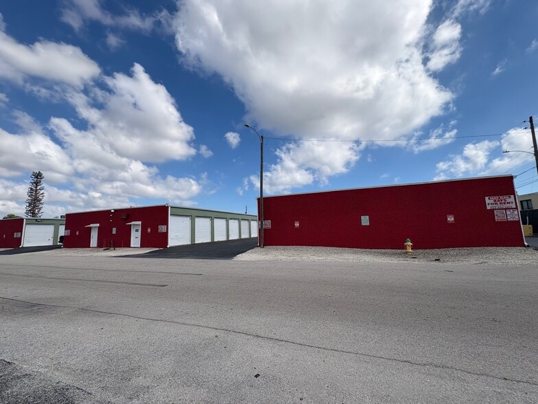 4800 NE 11th Ave, Oakland Park, FL for sale - Building Photo - Image 3 of 15