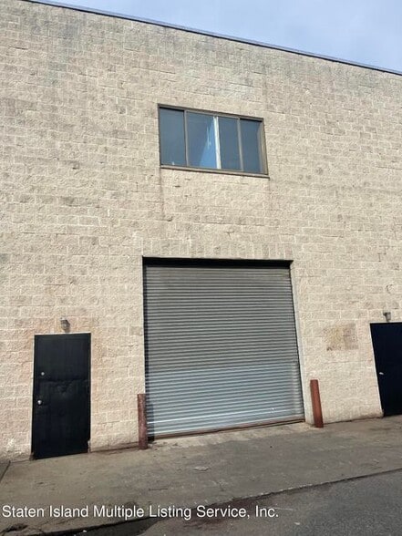 151 Industrial Loop, Staten Island, NY for lease - Building Photo - Image 2 of 28