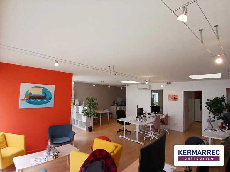 Office in Nantes for lease - Building Photo - Image 1 of 5