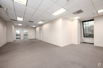 7500 Greenway Center Dr, Greenbelt, MD for lease Interior Photo- Image 2 of 9