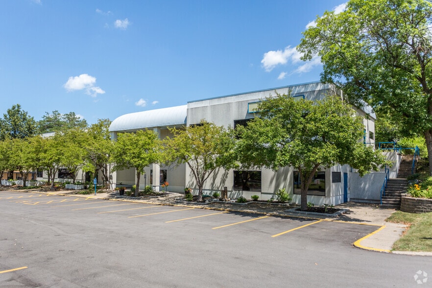 1701 22nd St, West Des Moines, IA for lease - Building Photo - Image 3 of 4