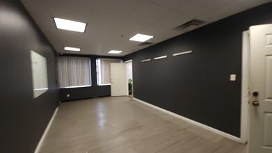4939 Van Dam St, Long Island City, NY for lease Interior Photo- Image 1 of 3
