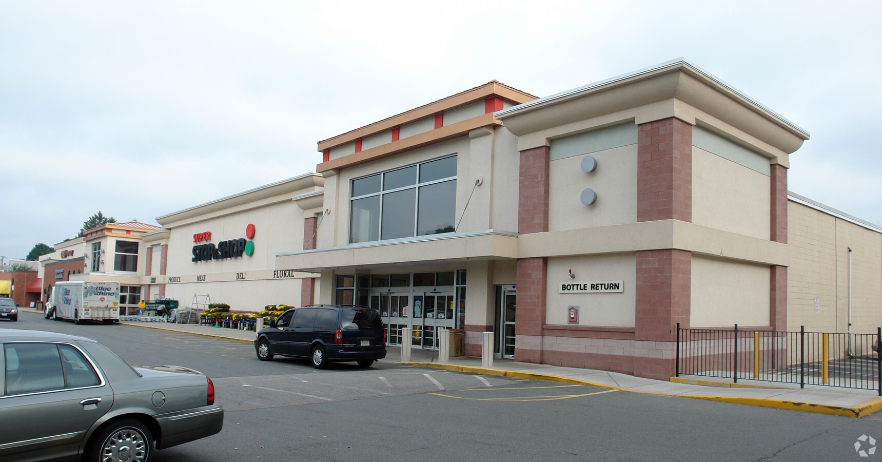 171 Watertown St, Watertown, MA 02472 Stop & Shop Plaza