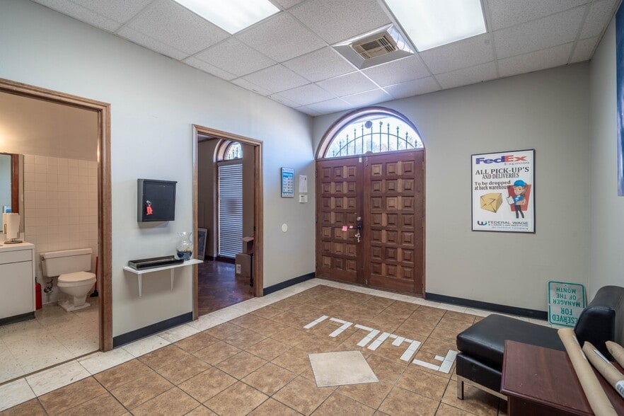 7001 W 43rd St, Houston, TX for lease - Building Photo - Image 3 of 58