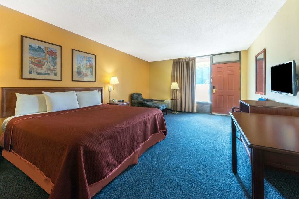 1701 J David Jones Pky, Springfield, IL 62702