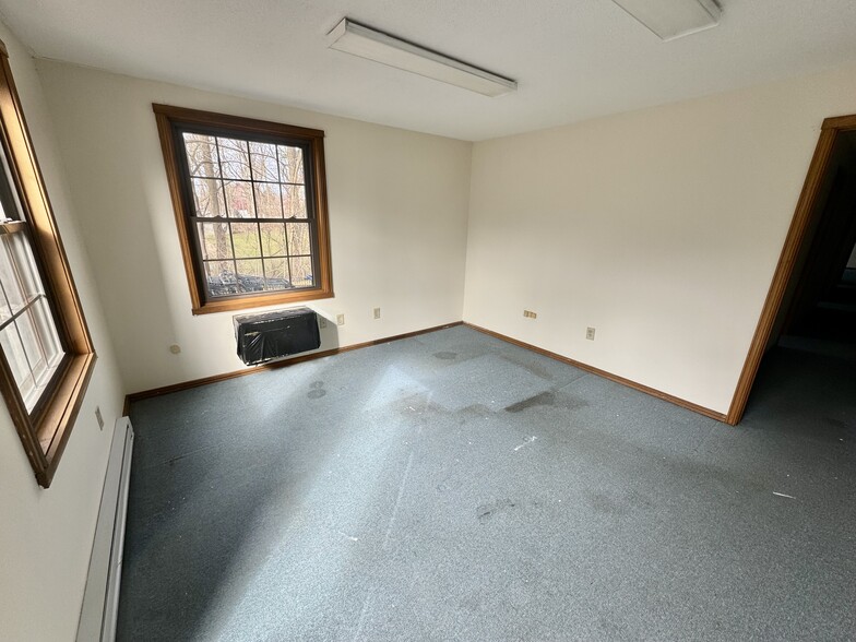 24 West Rd, Ellington, CT for lease - Building Photo - Image 3 of 18